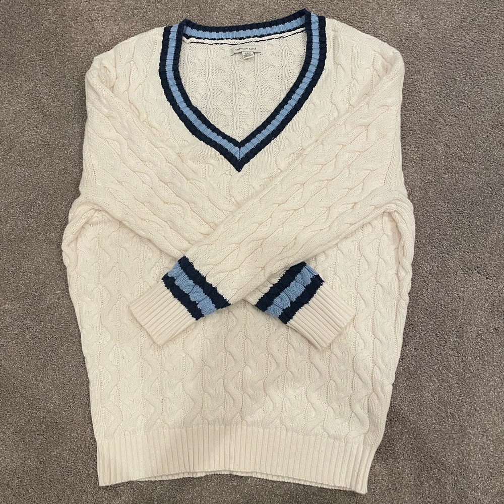 American Eagle knit sweater. Size M